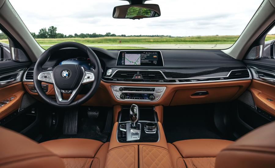 Торпедо BMW 750i xDrive (G11) 2019 года  (NA) (фото 24 из 40)